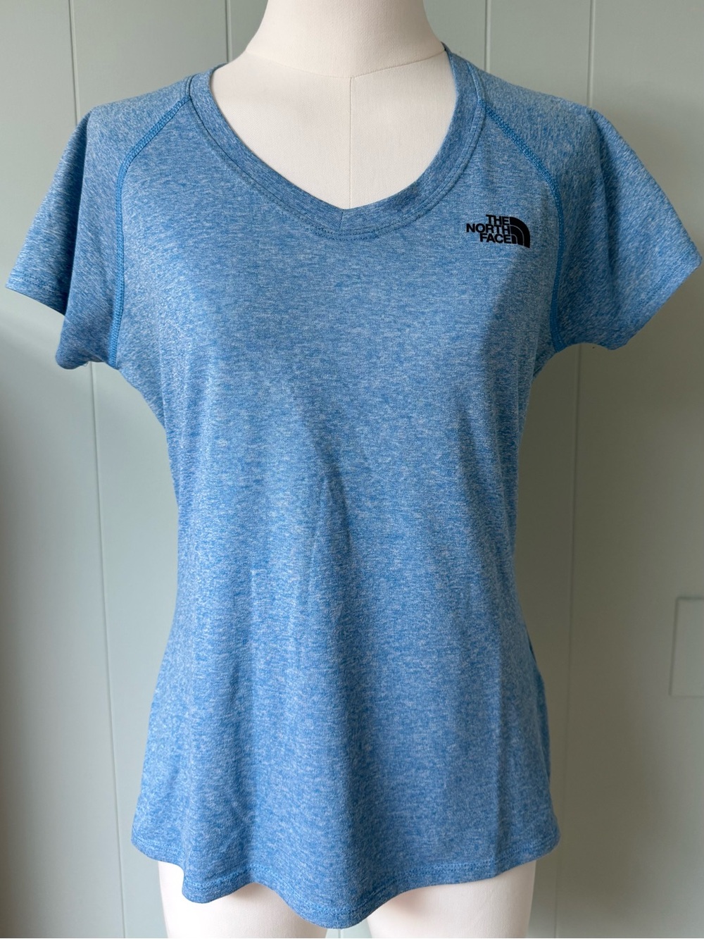 The North Face Performance V-Neck Athletic Tee Heather Blue Size Small
